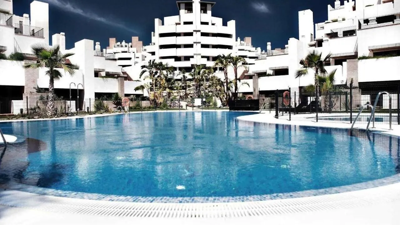 107 - Two-Bedroom Beach Apartment Εστεπόνα 0*,
