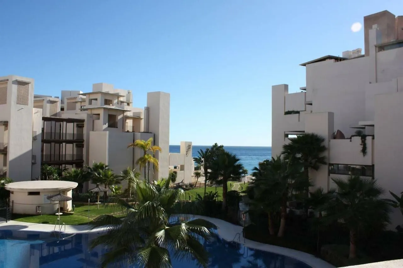 107 - Two-Bedroom Beach Apartment Εστεπόνα