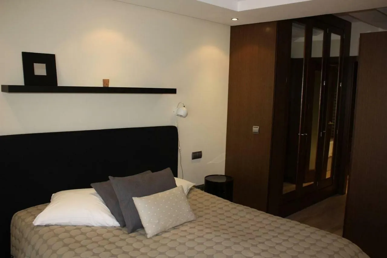 107 - Two-Bedroom Beach Apartment Εστεπόνα